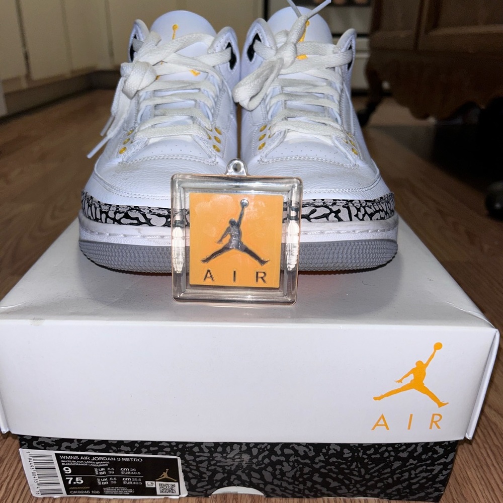 Jordan 3 Retro WMNS ”Laser Orange”